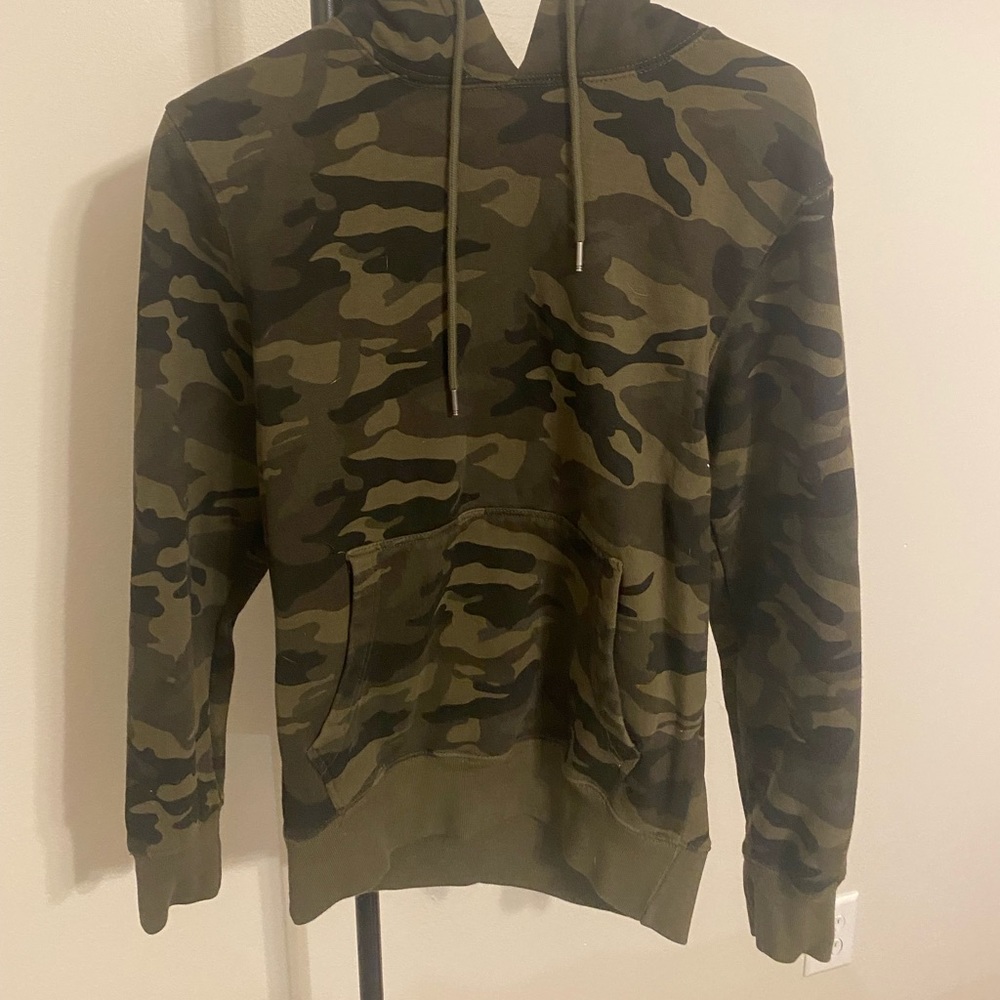 *Sold* Camo hoodie fitted